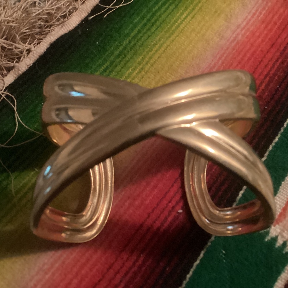 Large chunky goldtone bracelet in excellent condition